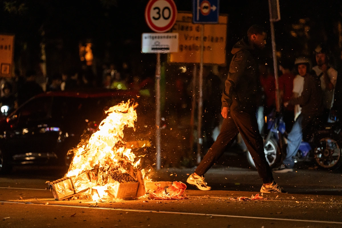 Politieagent gewond en zeven arrestaties in Europese hoofdsteden na uitschakeling Marokko op WK