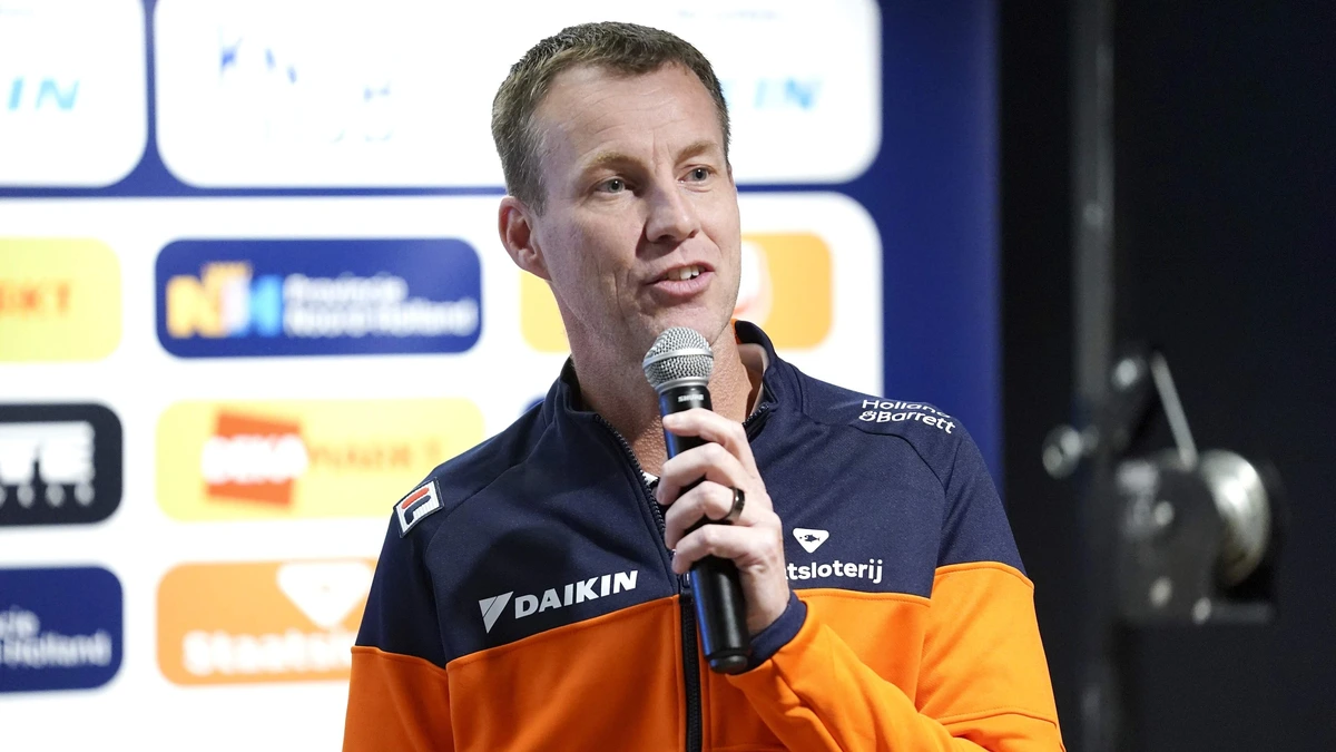 Schaatsbaas De Wit over moeilijk moment bekendmaking vertrek: ’Er zijn nog zorgen rond Sven Roes, maar tamtam ging al rond’