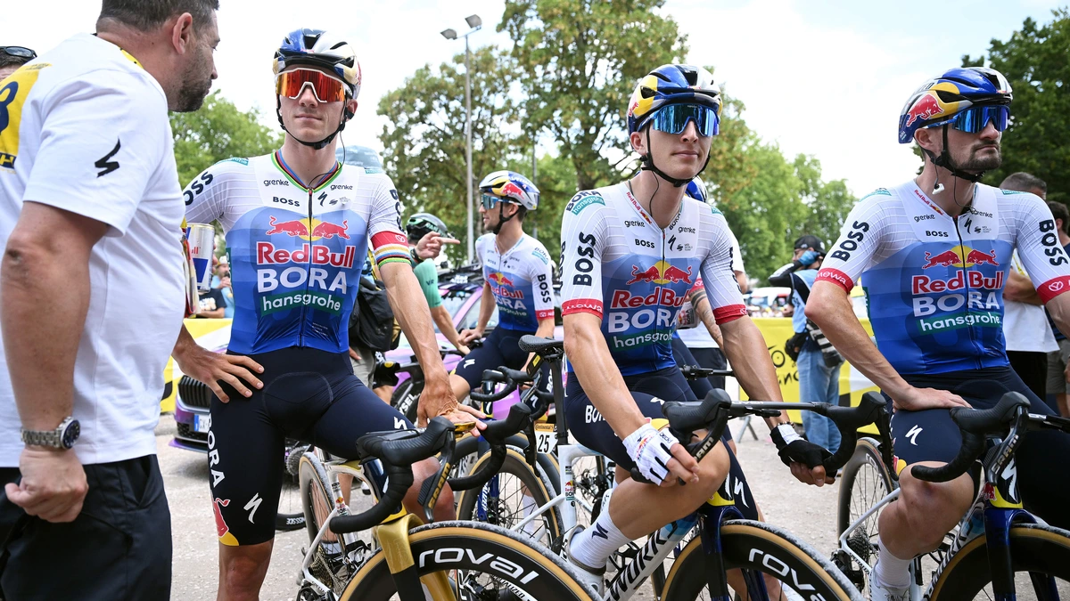 Ook Remco Evenepoel en Red Bull verrast door late dopingtest: ’Renners lagen deels al te slapen’