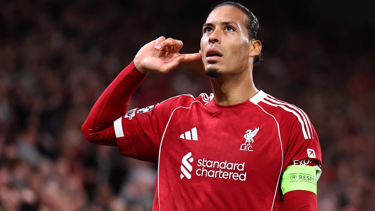 Engelse media bezorgd over plek naast Virgil van Dijk: nu al defensieve crisis bij Liverpool?