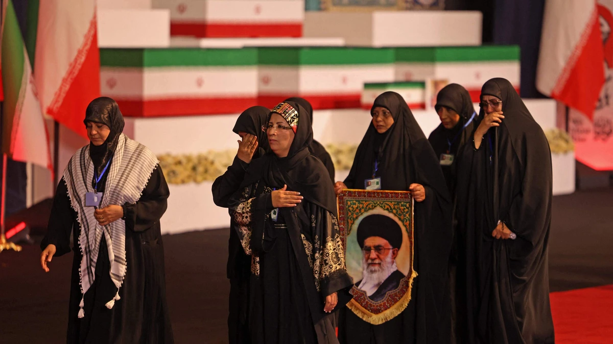 LIVE | Lichaam van Khamenei aangekomen in religieus complex in Teheran