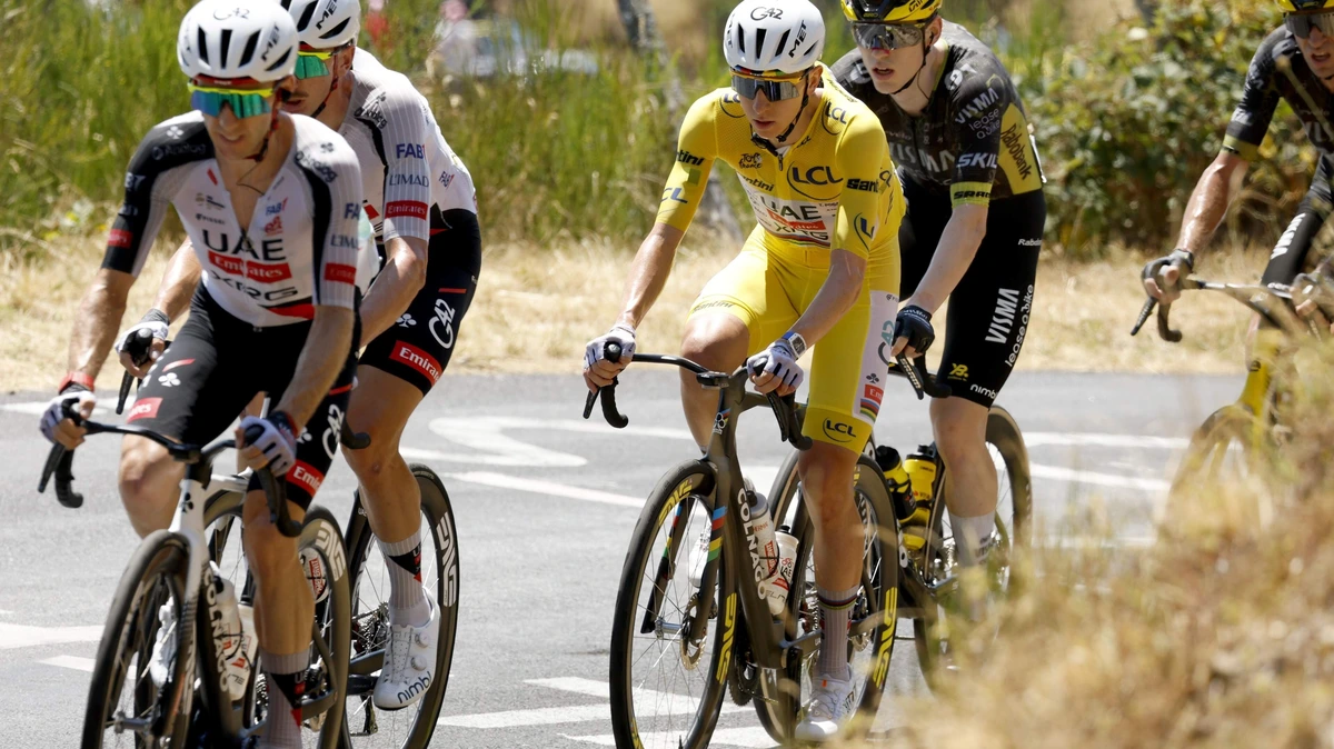LIVE Tour de France | Carapaz valt aan in finale zware bergrit, Pogacar aast op zege