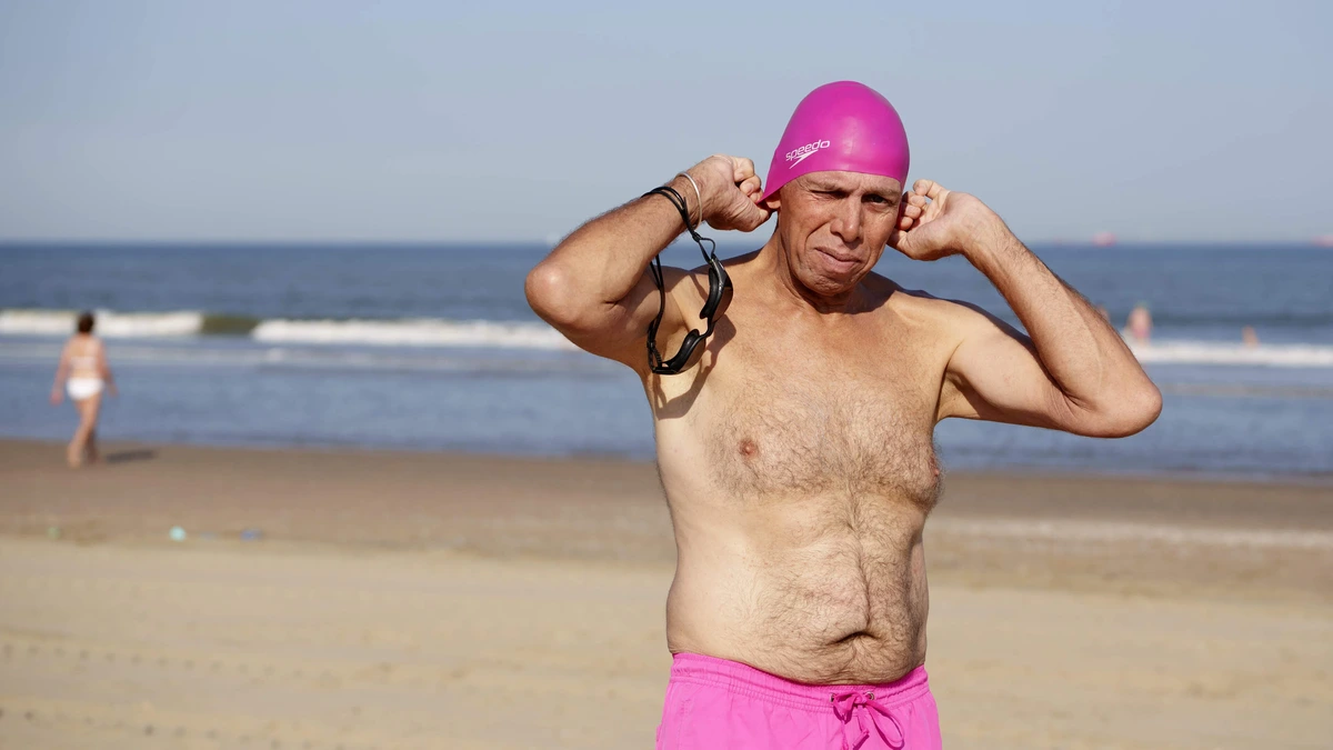 Patrick zwemt al 13 jaar bijna elke dag in de Noordzee: ’Als het fout gaat, is dit voor mij een mooie dood’