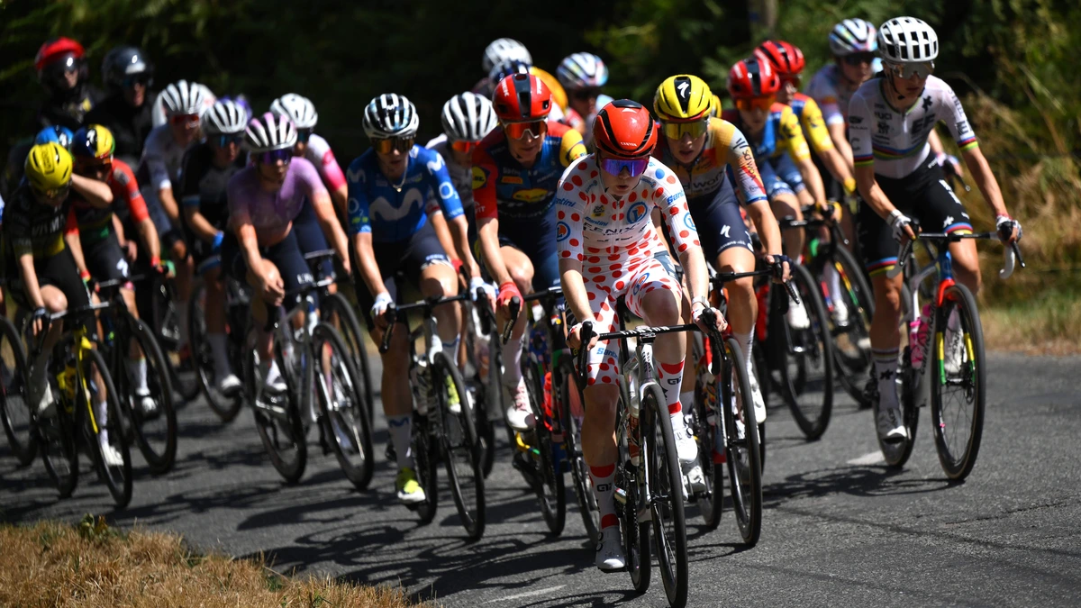 LIVE Tour de France Femmes | Vollering versnelt richting kopgroep (met De Vries), titelverdedigster Ferrand-Prévot moet passen