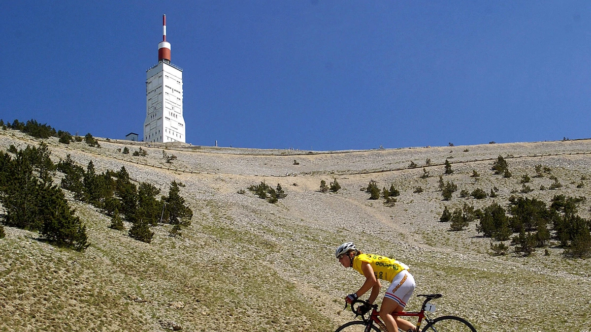 LIVE Tour de France Femmes | Peloton vertrokken voor rit met finish op Mont Ventoux, slaat Demi Vollering toe?