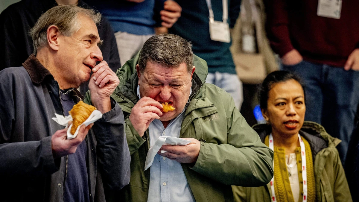 Nederlanders zijn kampioen graaien en binnenharken bij buffetten en beurzen: ’We zien het echt wel als gasten vlees en vis verstoppen’