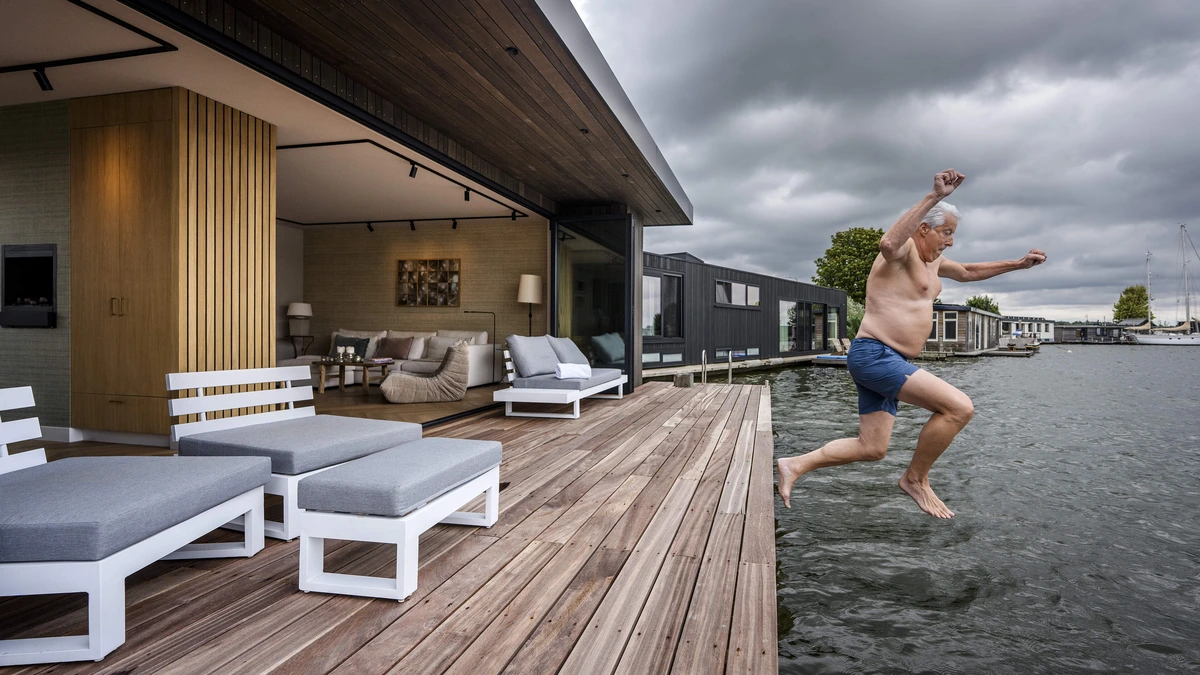 Woonboten verkopen minder snel, maar bewoners genieten van de vrijheid: ’Ik zie mezelf nergens anders meer wonen’