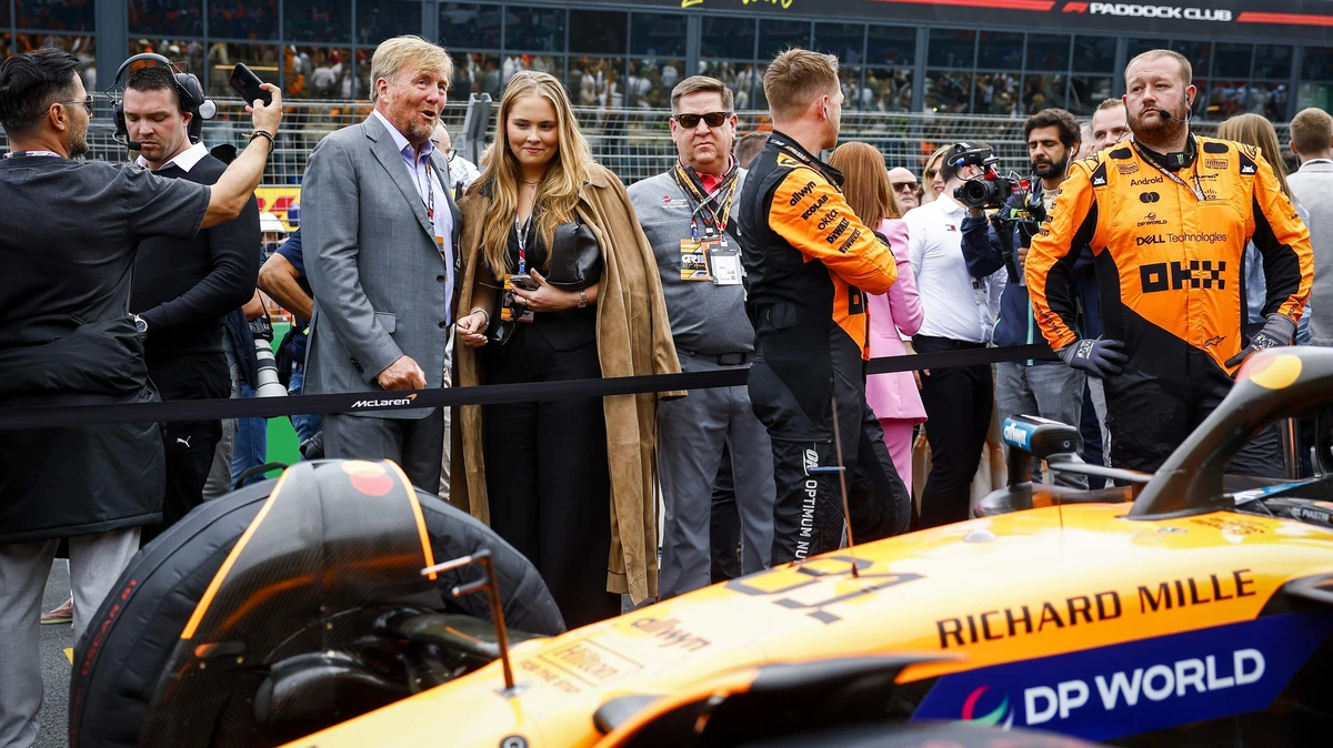 Koning Willem-Alexander kreeg in het geheim race-les van Tom Coronel op circuit Zandvoort: ’Ik riep gewoon, kom op pik, vol gas in de bocht’