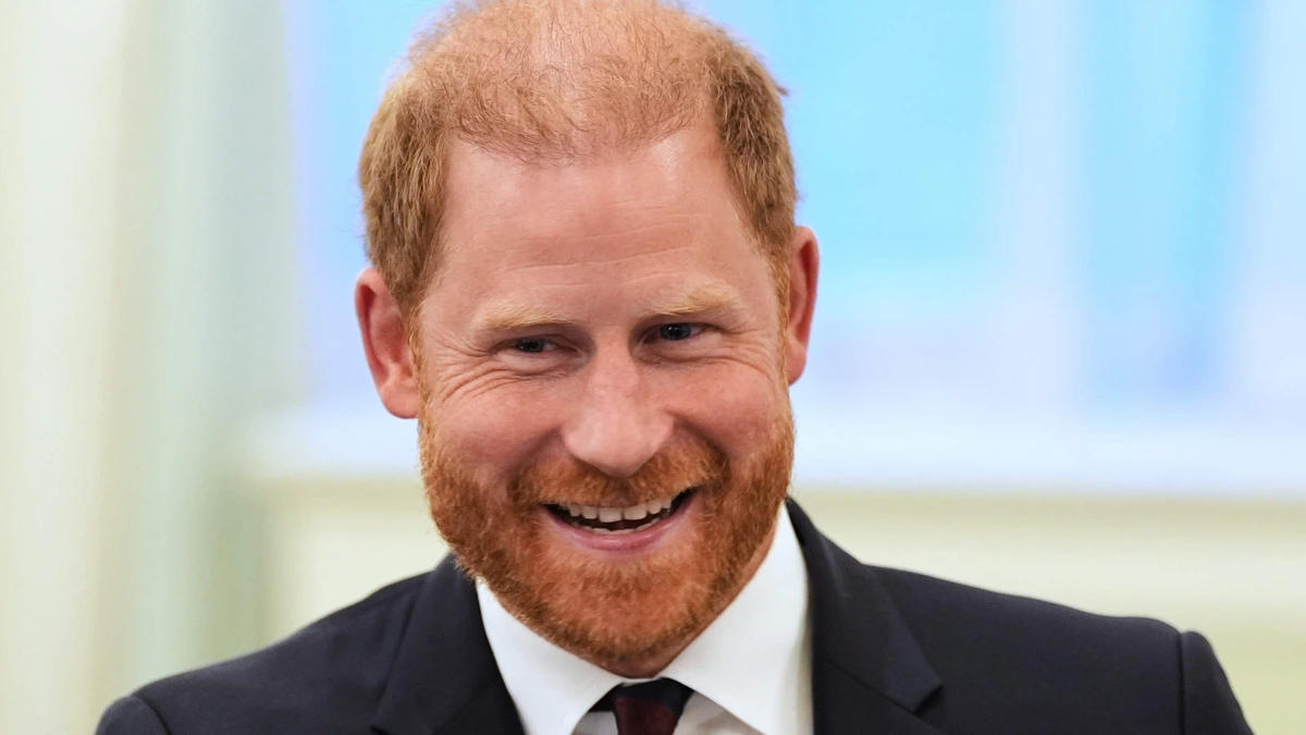Terugkeer prins Harry en Meghan Markle naar het Verenigd Koninkrijk niet zonder slag of stoot: ’Enorme klap in het gezicht van broer William’