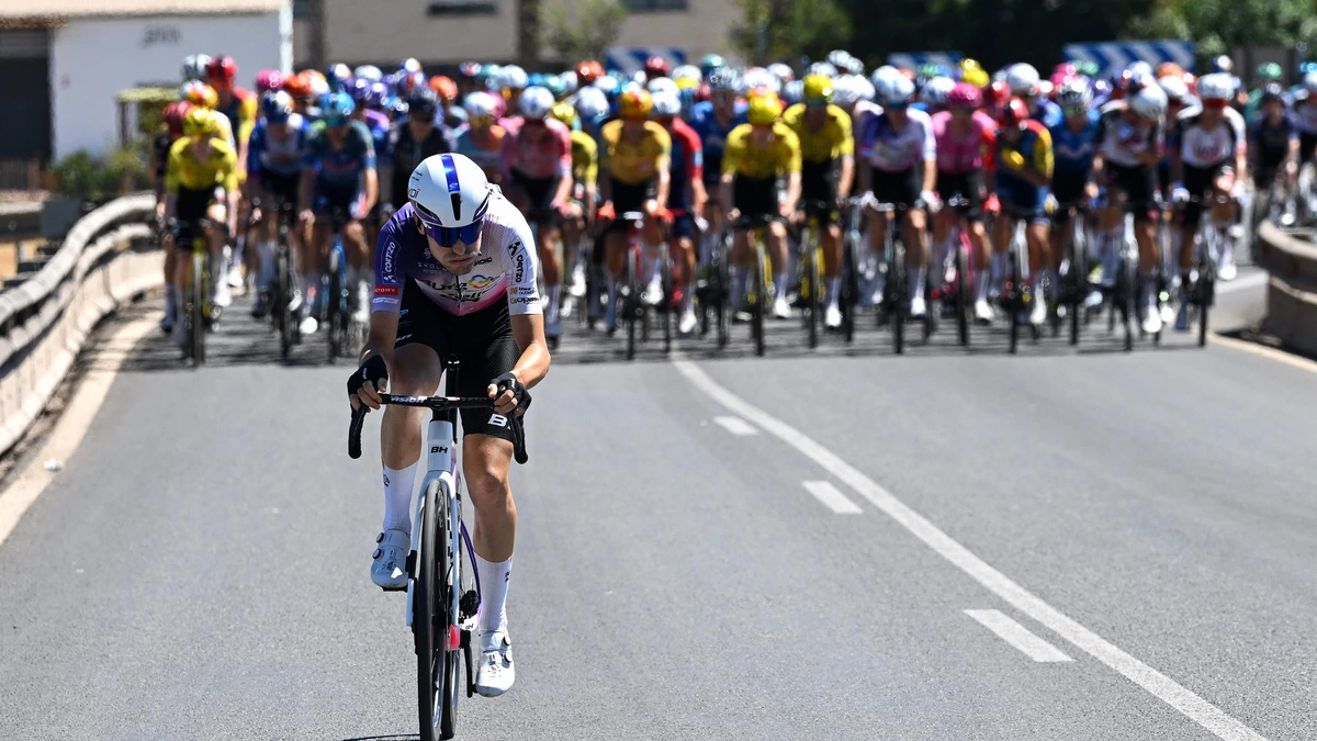LIVE Vuelta | Sinuhé Fernández smeert hem al snel in achtste etappe n rijdt minuten voor het peloton