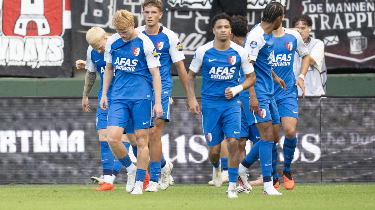 LIVE Eredivisie | AZ op voorsprong tegen tiental Fortuna, rentree Jordy Clasie