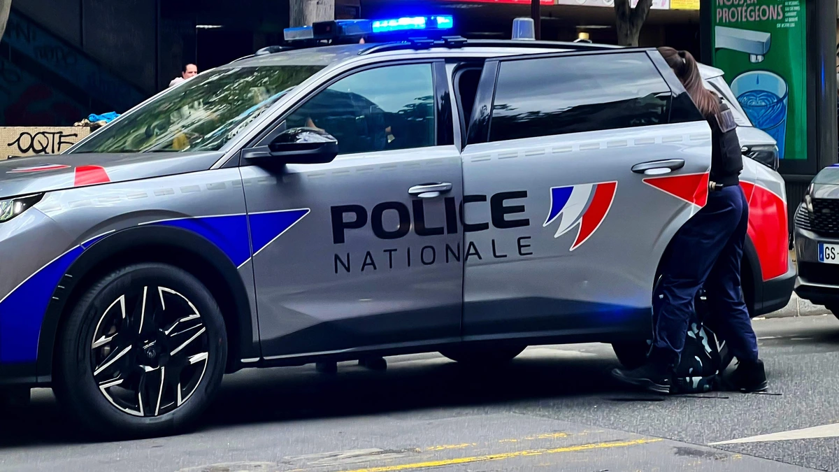 Man (99) wordt bedreigd met pistool, maar jaagt inbrekers zelf weg