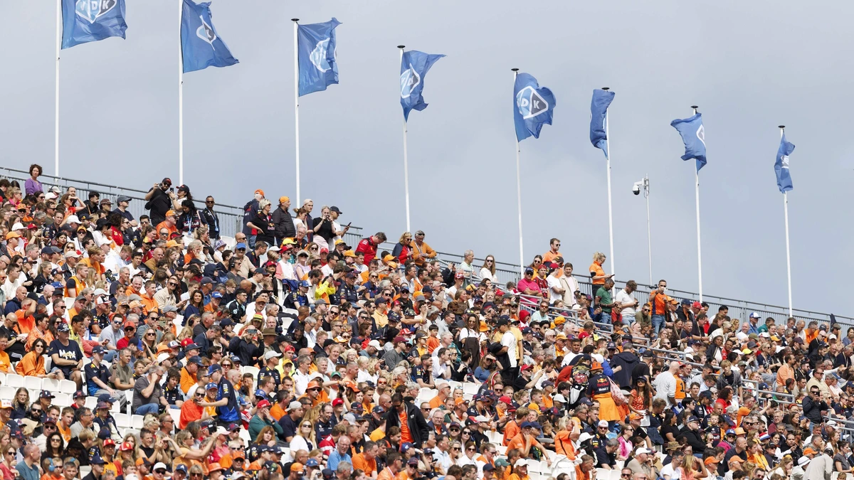 LIVE | Vrijdag in totaal ongeveer 100.000 mensen aanwezig op circuit Zandvoort