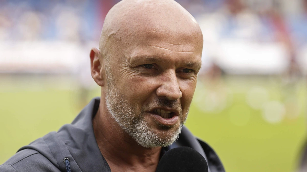 NEC-trainer Dick Schreuder niet hoteldebotel van Champions League-metamorfose van De Goffert: ’Soms een beetje geïrriteerd dat ik niet kan parkeren’
