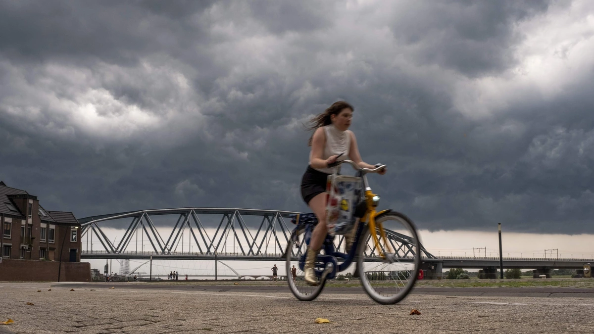 Hitte én onstuimig weer op komst: kans op wateroverlast, grote hagelstenen en windstoten