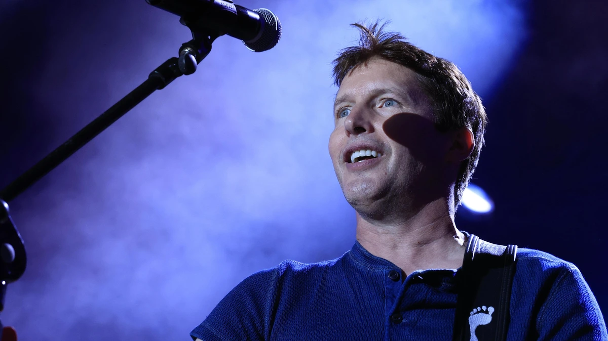 Internet wil weten welke goed geschapen ster 18-jarige Hayden Panettiere verleidde: zanger James Blunt ontkent speculaties