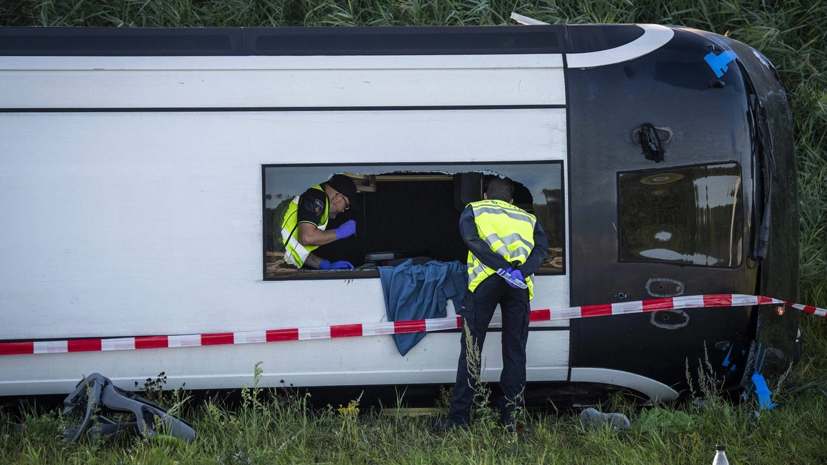 Chauffeur bestelbusje aan de dood ontsnapt bij ongeluk met bus Duitse school: ’Als je dít ziet, is het echt een wonder’
