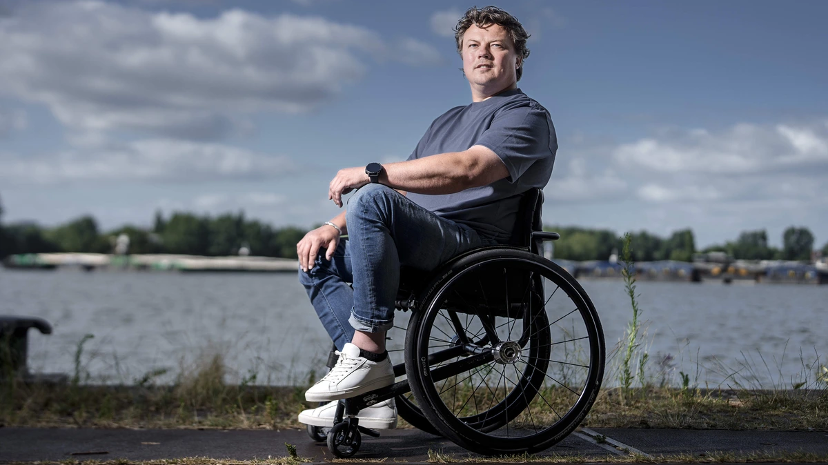 Robin (43) dook in het IJ en raakte verlamd: ’Ik brak zowel mijn nek als rug én scheurde een long’