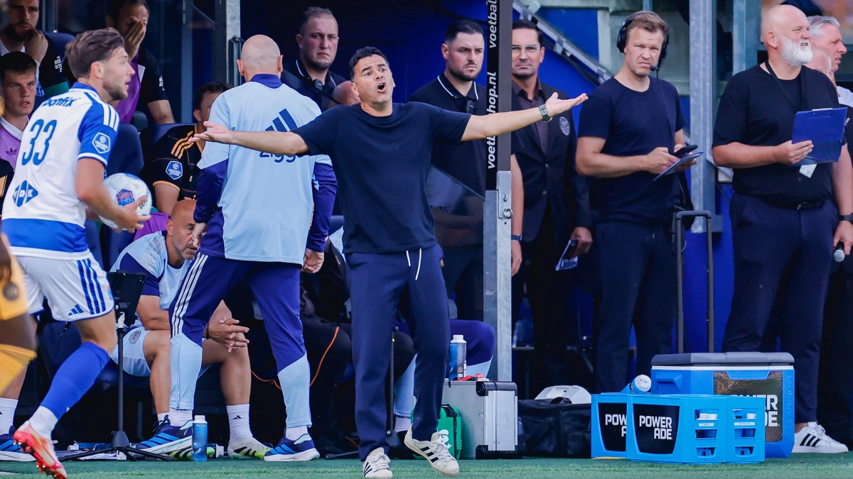 Ajax-trainer Michel Sanchez kan Mika Godts niet missen: ’We hebben hem nodig’