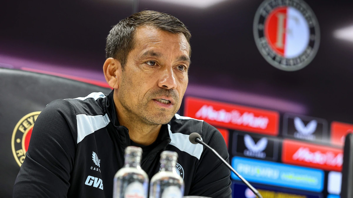 Giovanni van Bronckhorst ziet ’volwassen’ Givairo Read na afketsen AS Roma-transfer: ’Hij zit er goed in’