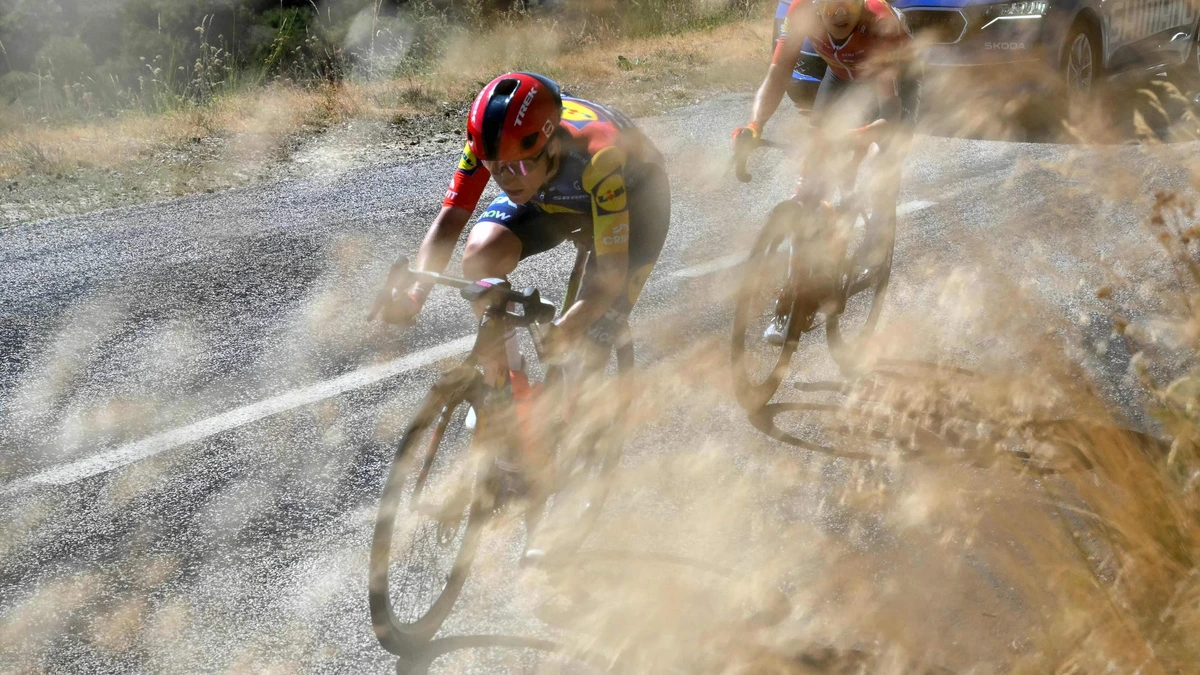 LIVE Tour de France Femmes | Loes Adegeest solo aan kop na valpartij Maëva Squiban