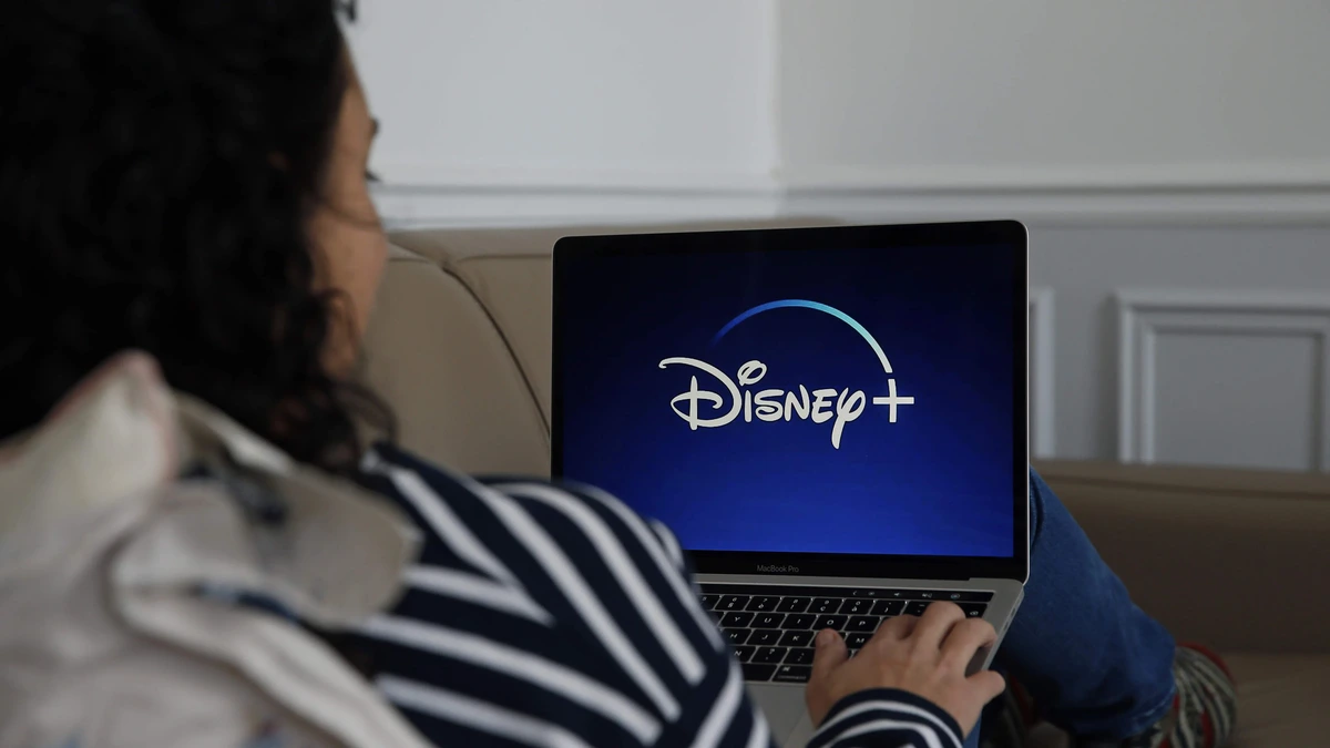 Disney+ onder vuur om abonnementen: ’Nederlandse kijkers betalen samen miljoenen teveel’