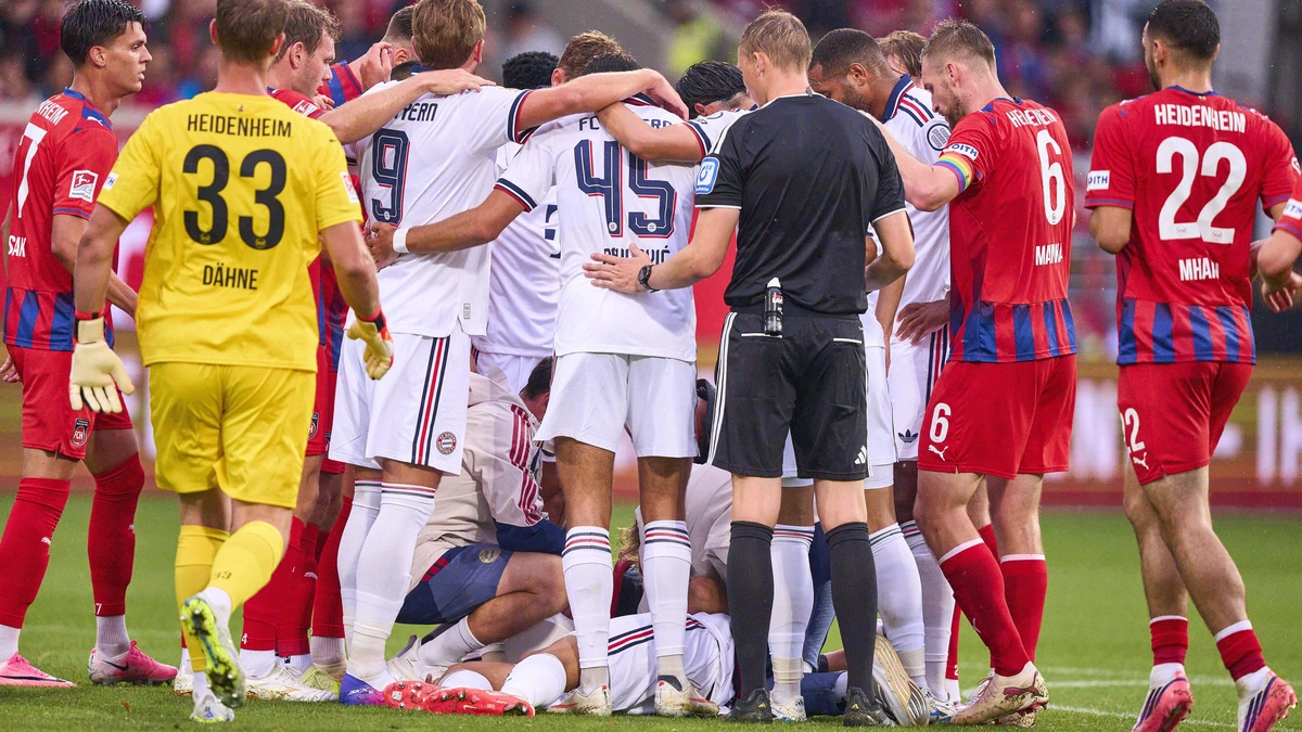 Zorgen bij Bayern München: Jamal Musiala zakt weer in elkaar tijdens oefenduel