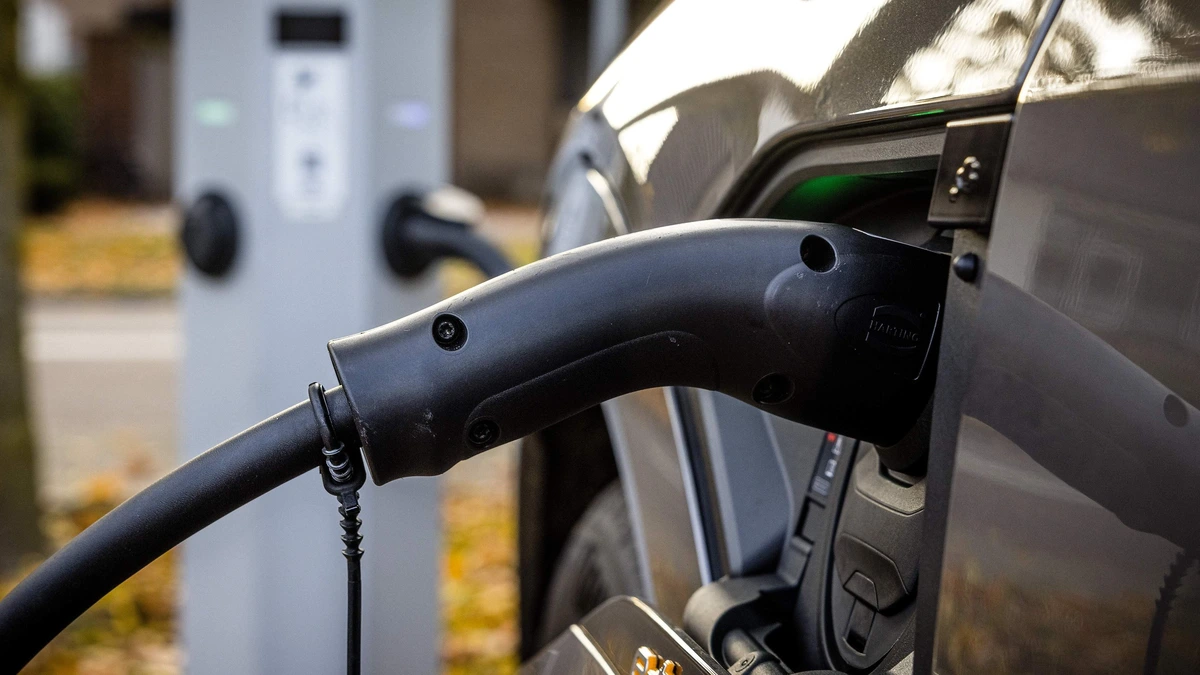 Laadpaal met blokkeertarief binnenkort mogelijk verleden tijd: ’EV’s moeten juist langer aan de paal hangen’