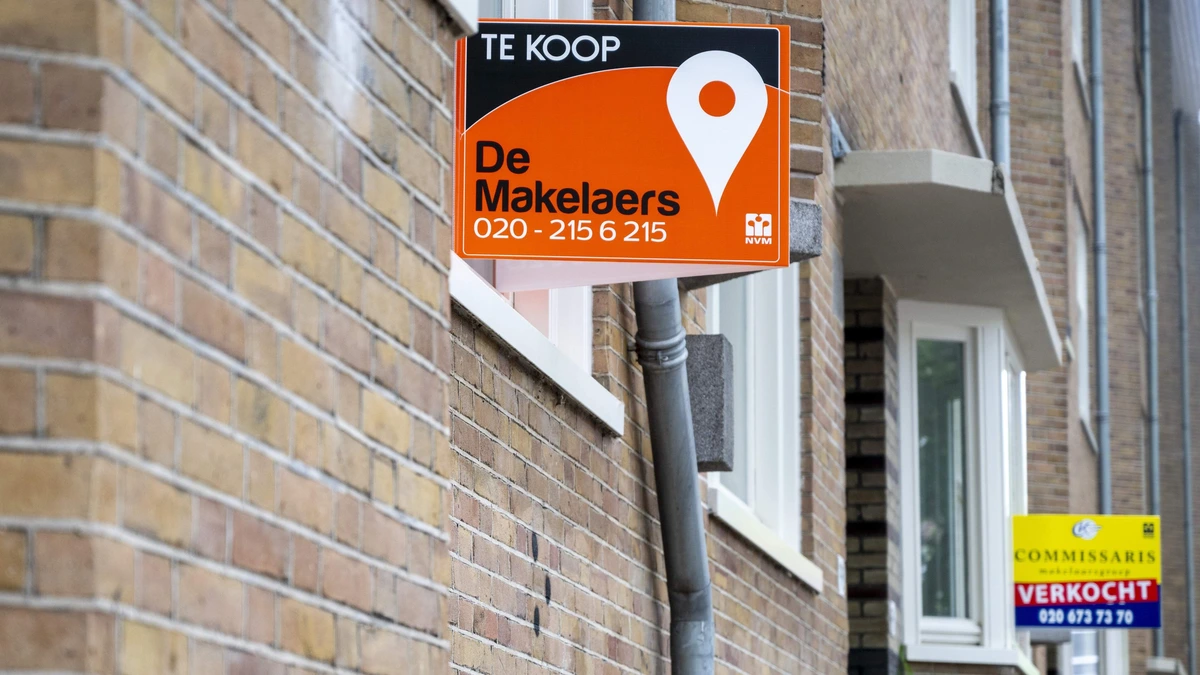 Verkoopgolf huurwoningen gaat nog harder: ’Zwartste scenario Hugo de Jonge komt nu al dichtbij’
