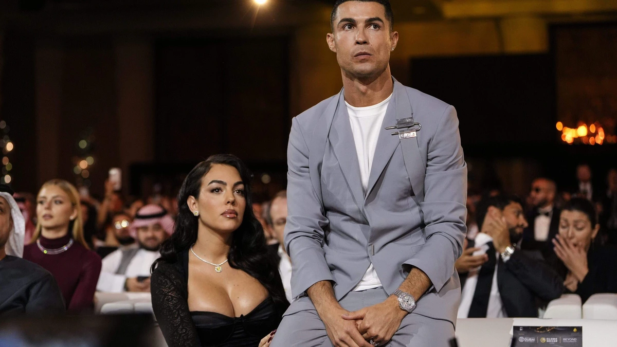 Cristiano Ronaldo showt deel van imposant en luxe wagenpark: pronkstuk is Bugatti van 10 miljoen euro