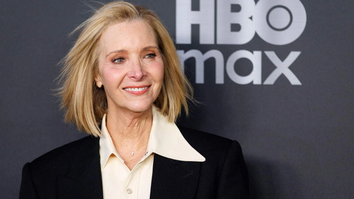 Lisa Kudrow (64) pijnlijk eerlijk over hitserie Friends: ’Ik was niet aantrekkelijk genoeg om Rachel te spelen’