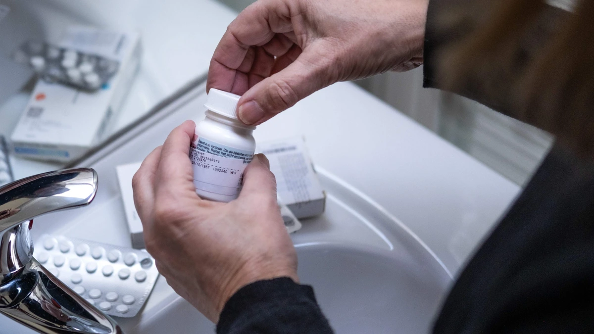 Zorgverzekeraars en apothekers op ramkoers over medicijntekorten, ’minister moet ingrijpen’