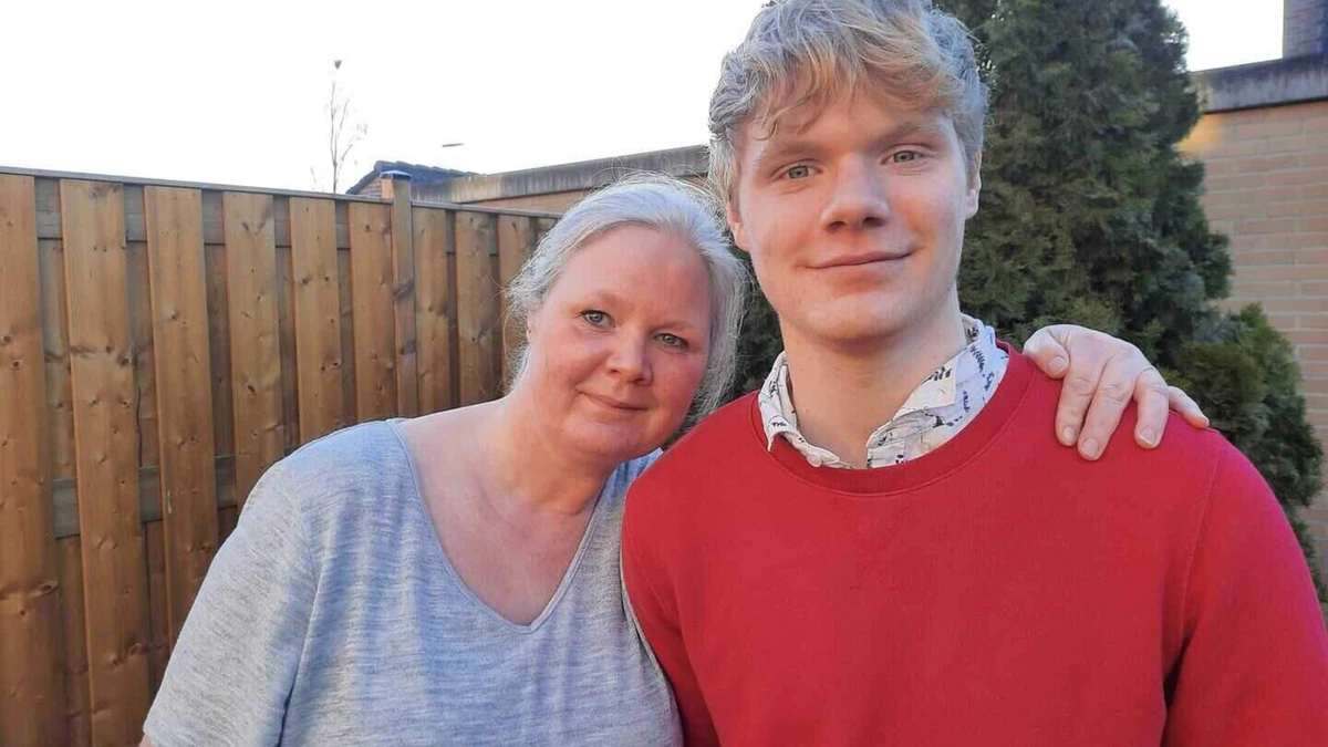 Dominic (23) die sinds eind februari spoorloos was, is teruggevonden in het buitenland: ’Mijn moederinstinct zei steeds: hij leeft nog’