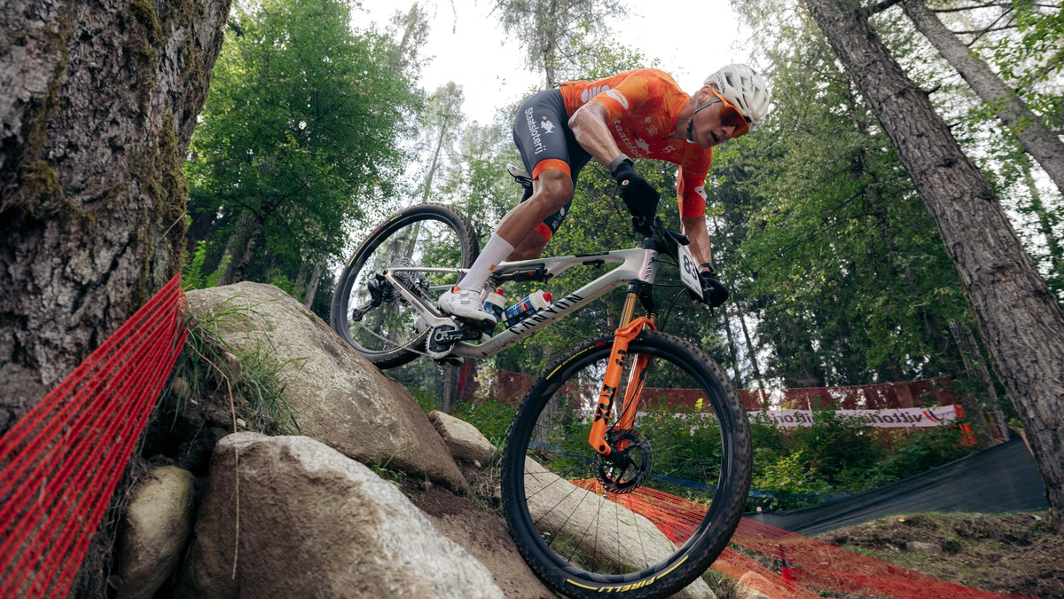 Mathieu van der Poel heeft extra wapen in jacht op wereldtitel: ’Het is handig om hem erbij te hebben’