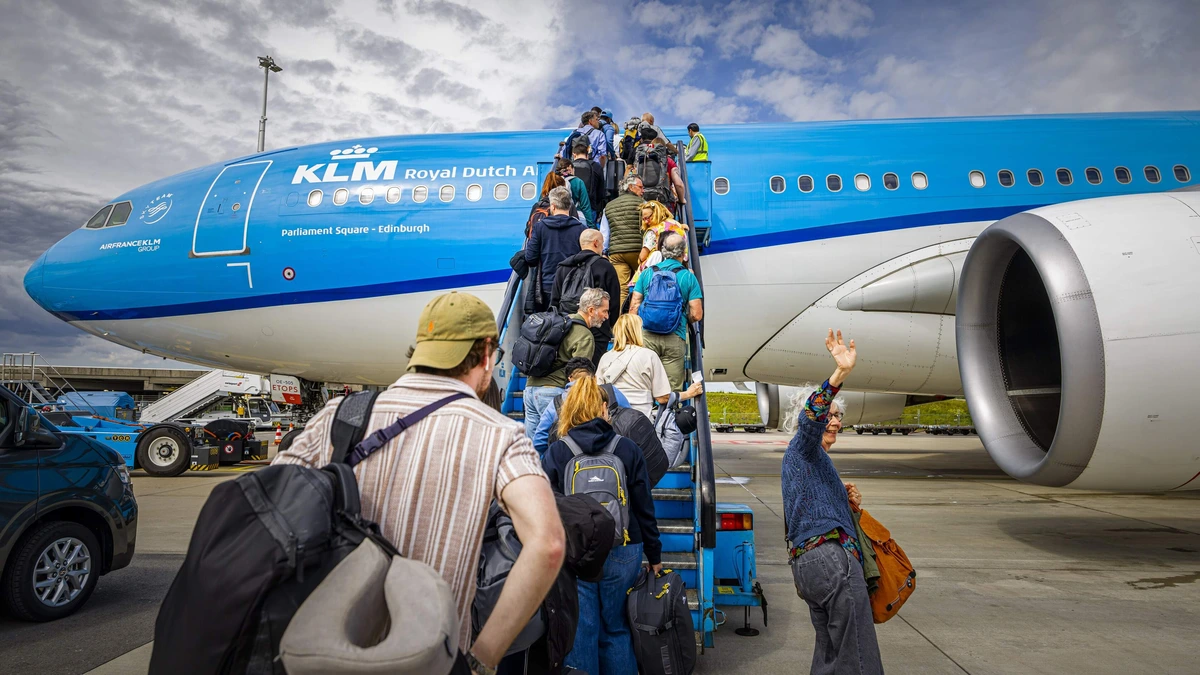 Personeel KLM blij met zwarte cijfers: ’Onzekerheid over kerosine blijft’