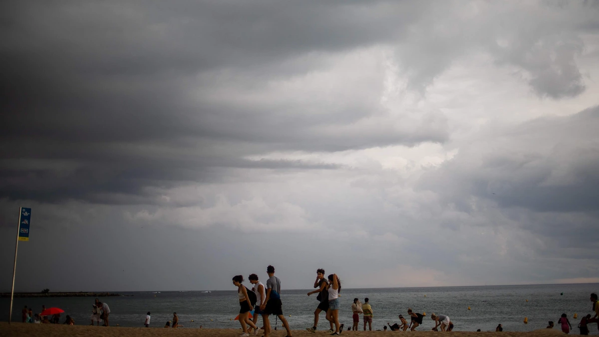 LIVE | Storm zorgt voor chaos op Ibiza: vakantiegangers geëvacueerd