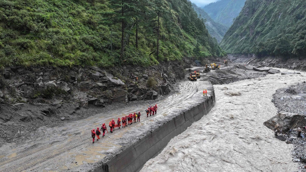 LIVE | Dam in Tibet gebarsten: politie in Nepal roept op om veilig onderkomen te zoeken