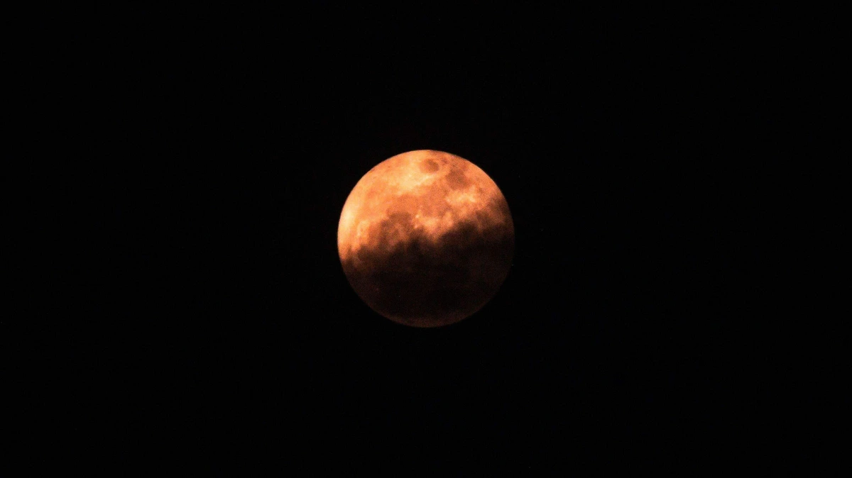 Er komt weer een eclips deze week en nu heb je géén speciale bril nodig