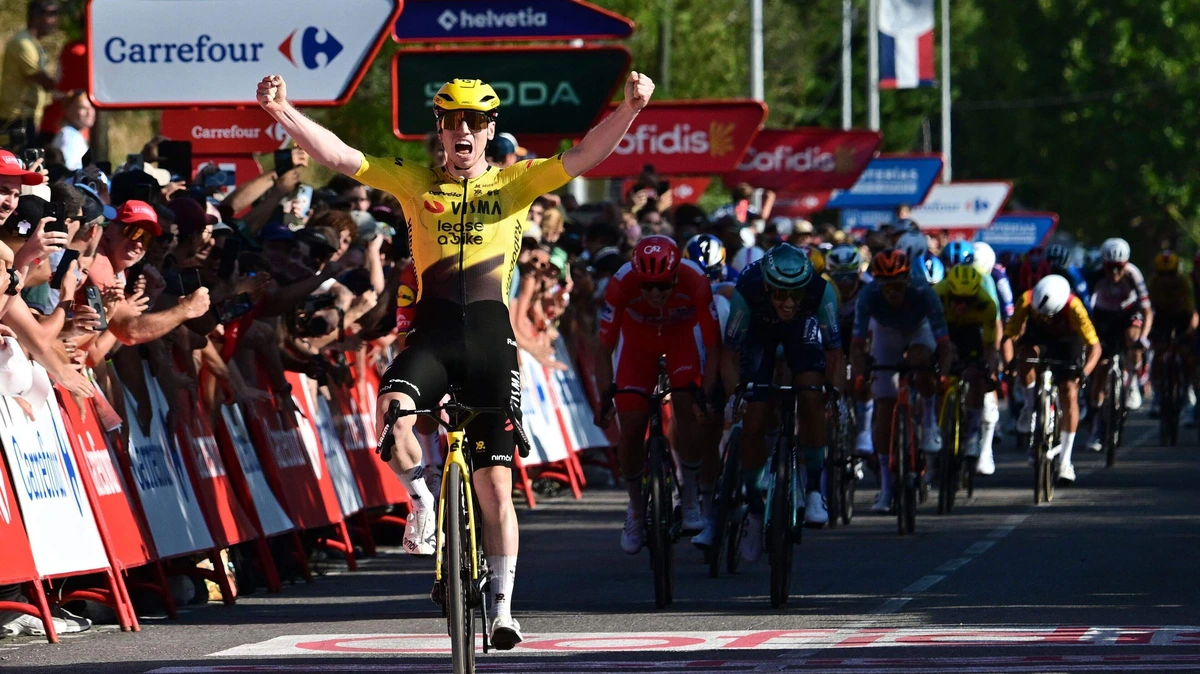 Supertalent Matthew Brennan (Visma-Lease a Bike) oppermachtig in eerste sprint in Vuelta