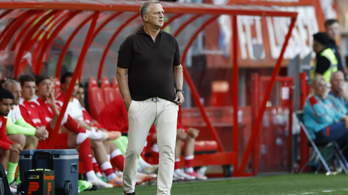Wissels FC Twente-trainer John van den Brom pakken perfect uit: ’Liever een geweldig groter team, dan een geweldig elftal’