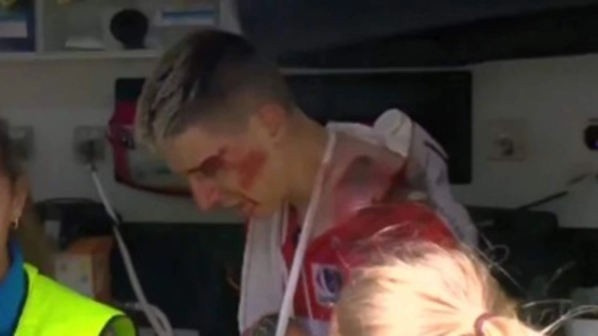 Tadej Pogacar loopt bij vreselijke val in Vuelta meerdere breuken op en een hersenschudding