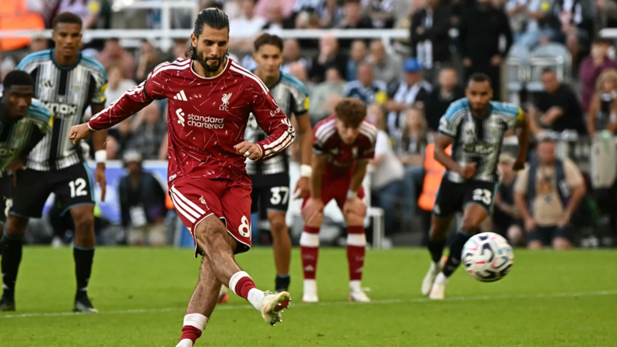 Liverpool scoort penalty in minuut 99 en pakt tóch nog punt