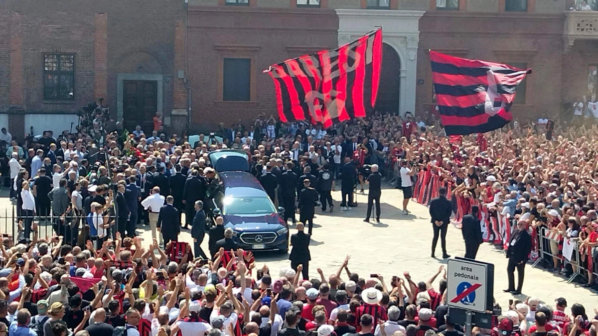 Van Basten en Seedorf bewijzen AC Milan-icoon Baresi laatste eer bij uitvaartdienst in Milaan