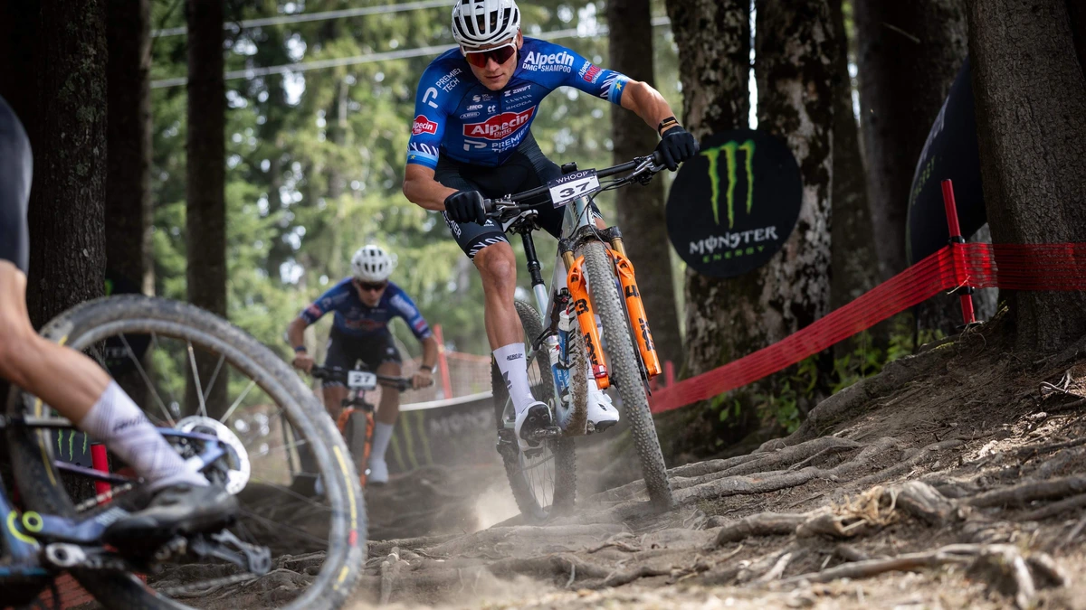 Mathieu van der Poel terug op mountainbike: knokt zich van 41e positie naar tiende plek in Les Gets