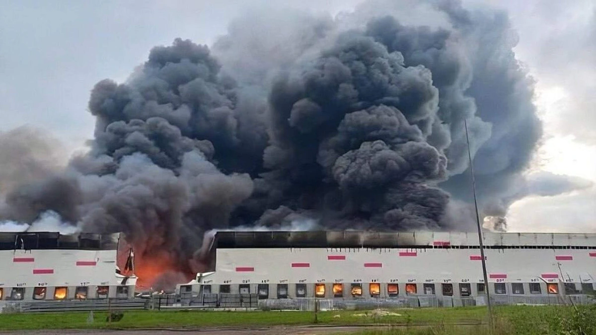 LIVE | Opnieuw magazijn Wildberries in lichterlaaie na Oekraïense aanval: medewerker gewond na explosie