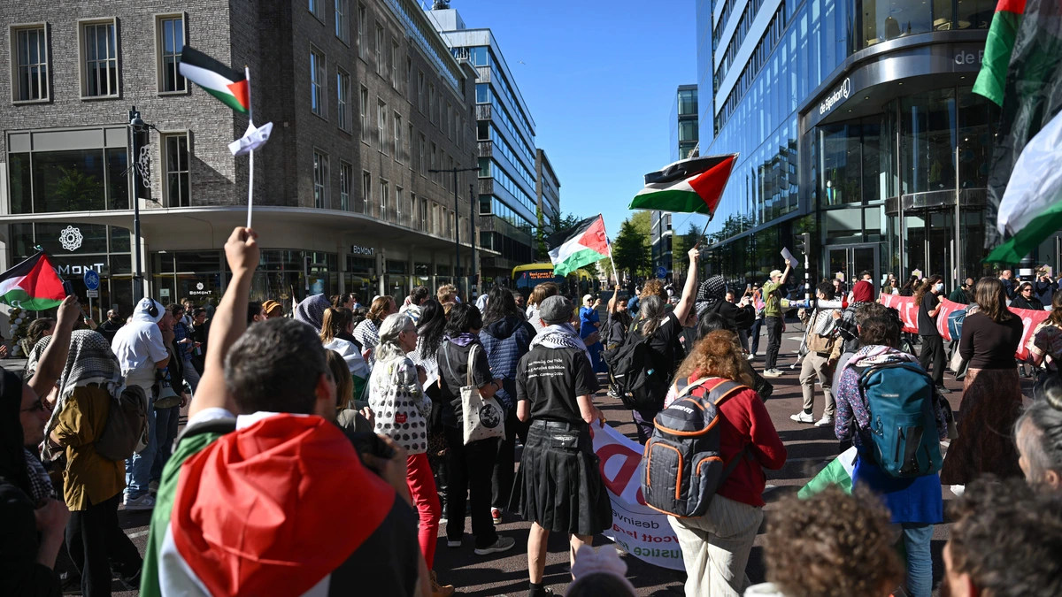 Luis in de pels mag Gaza-demo’s blijven filmen: ’Burgemeester stelde zich op als kleuterjuf’
