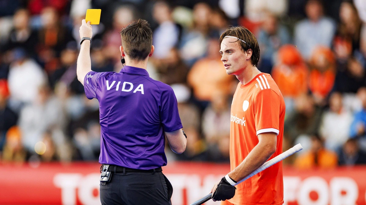 WK-droom van hockeymannen spat uiteen: Oranje verliest in halve finale van Spanje na oerdomme actie Duco Telgenkamp
