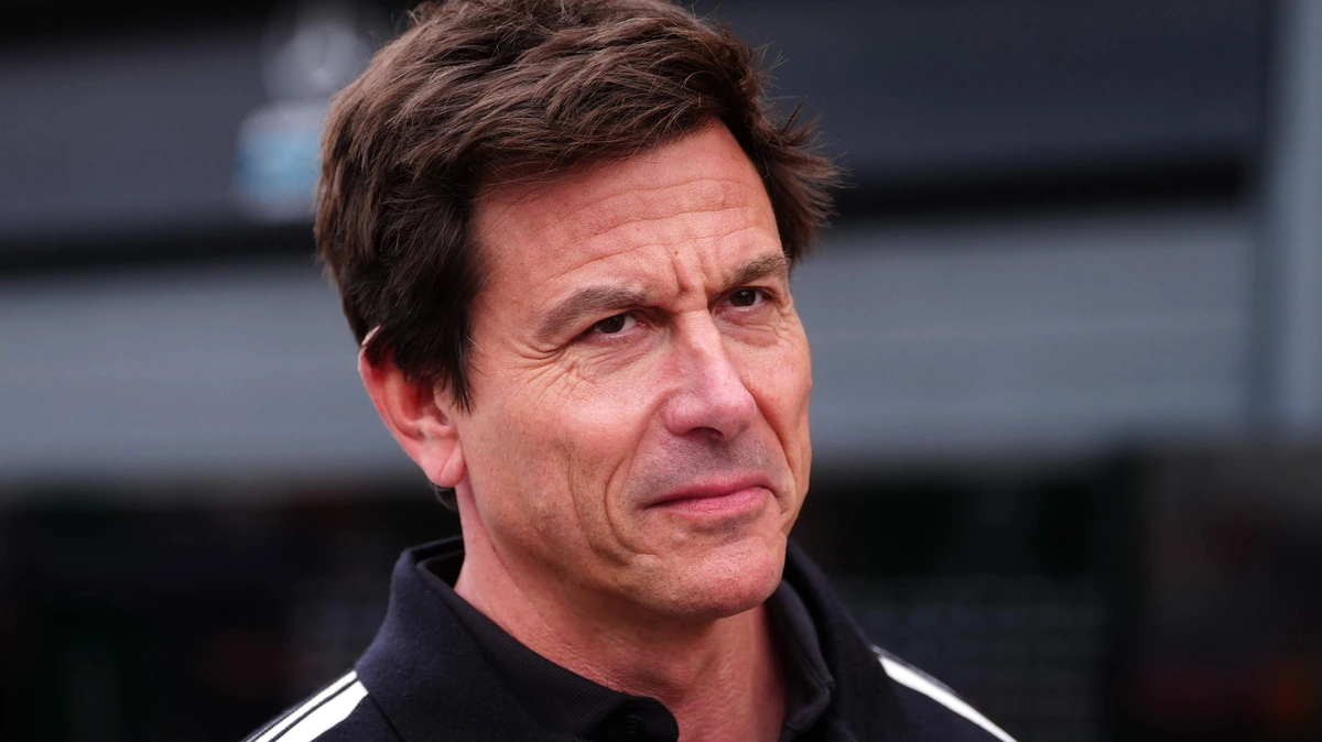 Mercedes-teambaas Toto Wolff vindt langer verblijf Max Verstappen bij Red Bull een logische beslissing: ’Beter de duivel die je kent…’