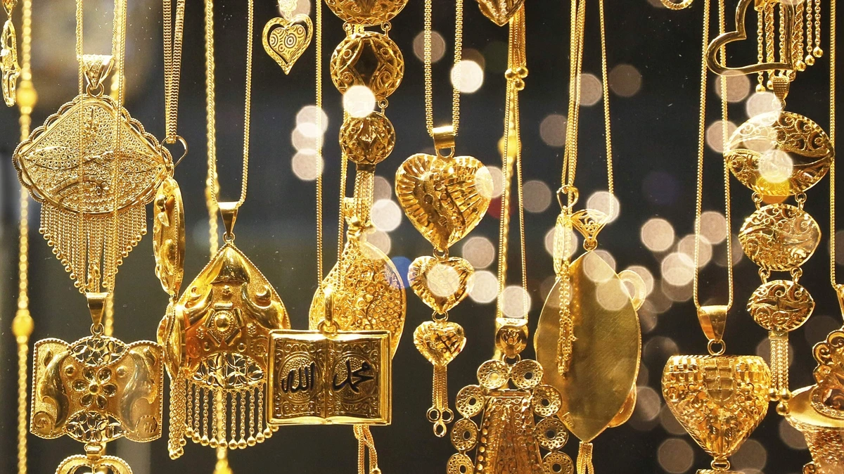 Vrouw claimt voor bijna ton aan gestolen sieraden: verzekeraar ruikt onraad en betaalt niets