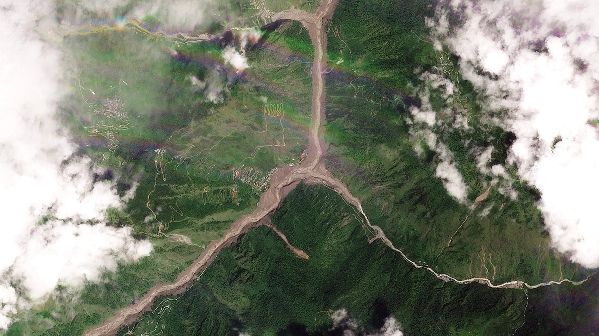 LIVE | Zeker drie Nederlanders vermist in overstromingsgebied Nepal meldt minister BuZa